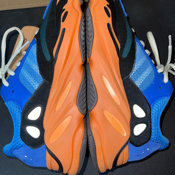 Yeezy 700 Bright Blue - Picture 8 of 11